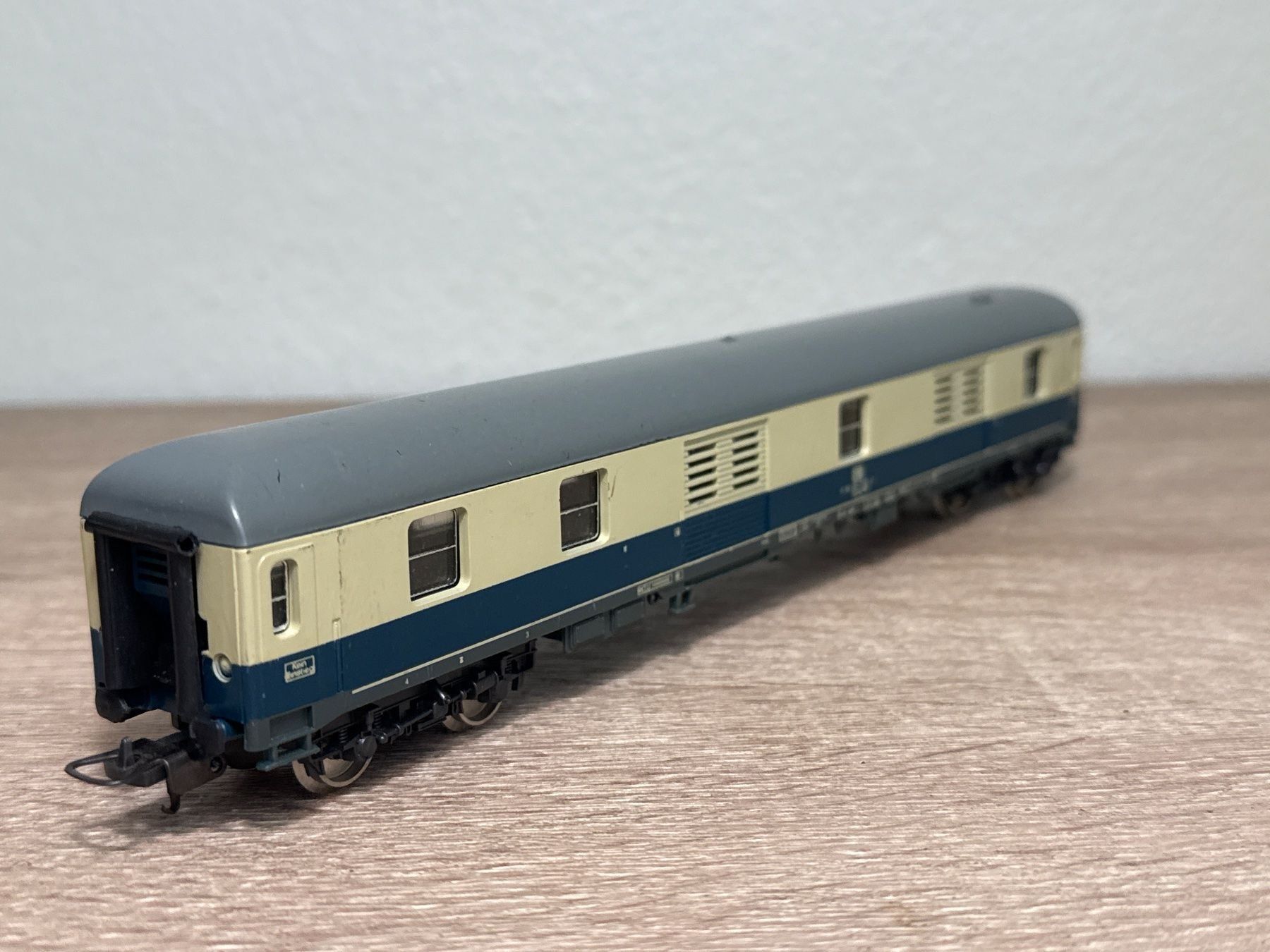 Lima Modellini di ferrovie: Lima Gepäckwagen DB (228) – Usato da St-Aubin-Sauges venduto da Lo_Go 2