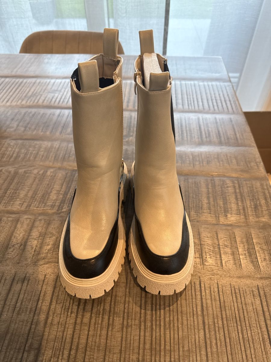 Scarpe da donna: Stiefel Beige Schwarz Grösse 36 – Usato da Selzach venduto da romanstraumann