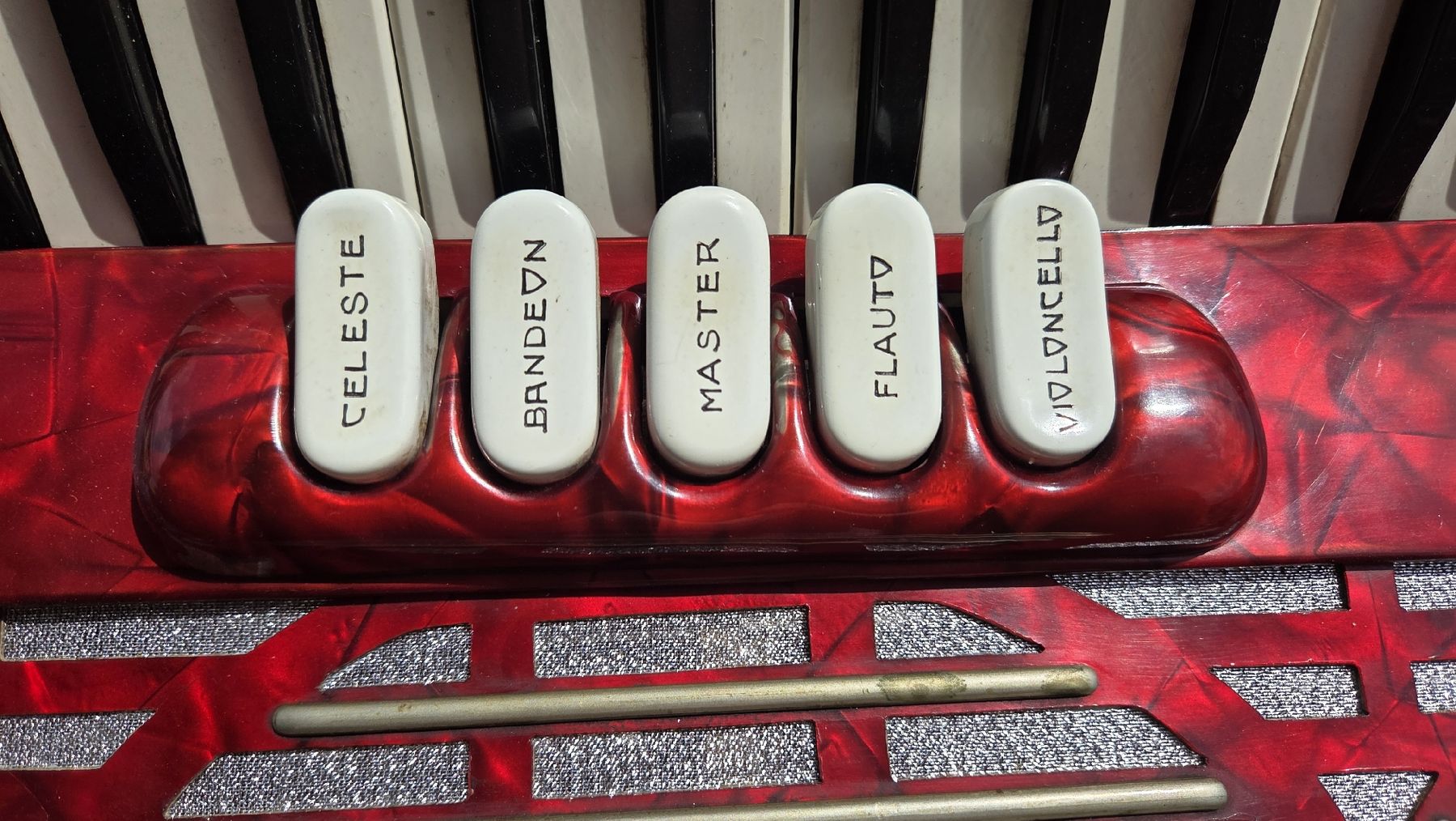 Instruments de musique: Accordéon Bianco Frères  – D'occasion à Penthalaz par EvandroLuz 2
