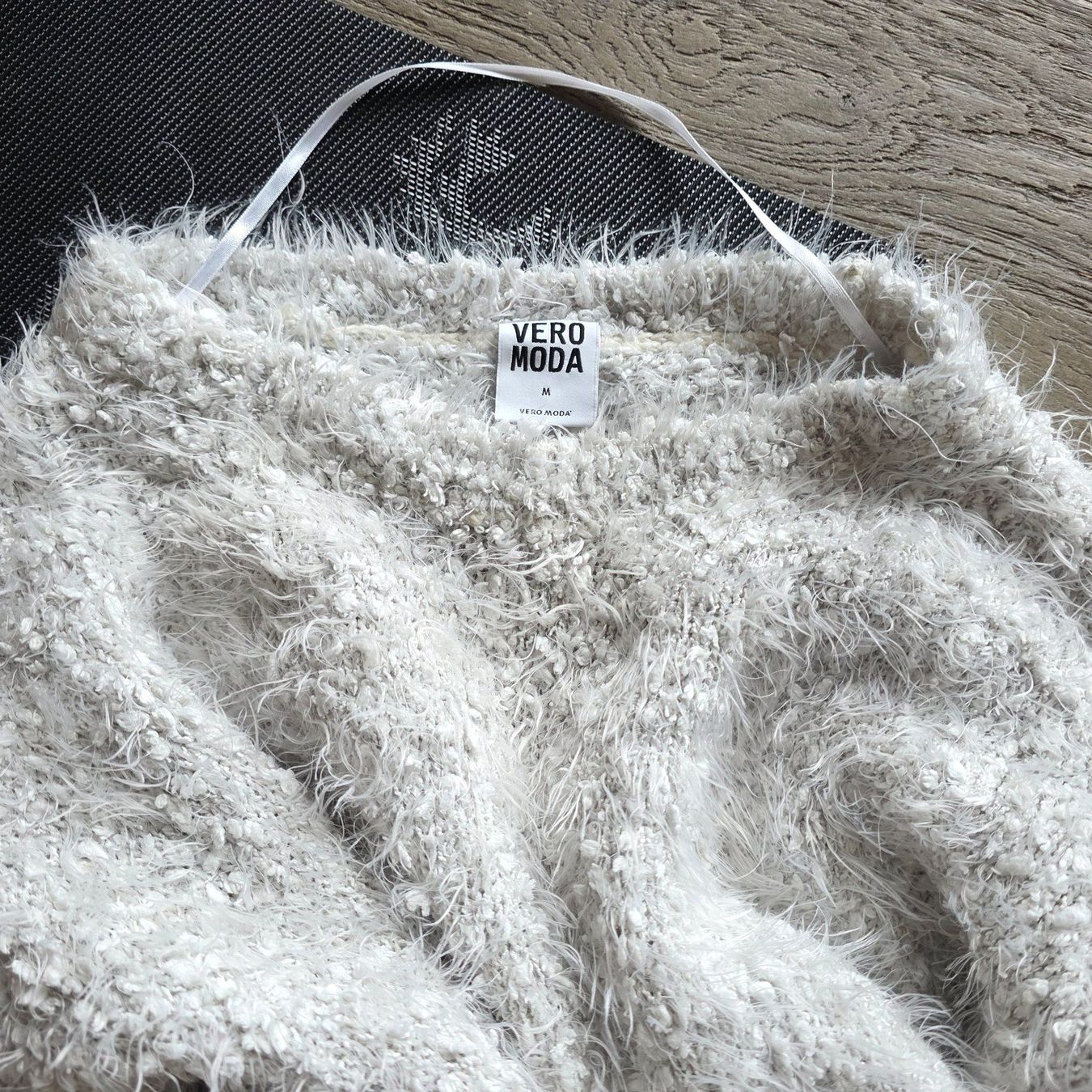 Pullover & Sweatshirts: 🐸 VERO MODA FLAUSCHIGER CROP PULLOVER WEISS M – Gebraucht aus Môtier (Vully) von Frogs 7
