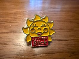 Pin Sonntags Blick Sonne gelb gebraucht Zustand gut