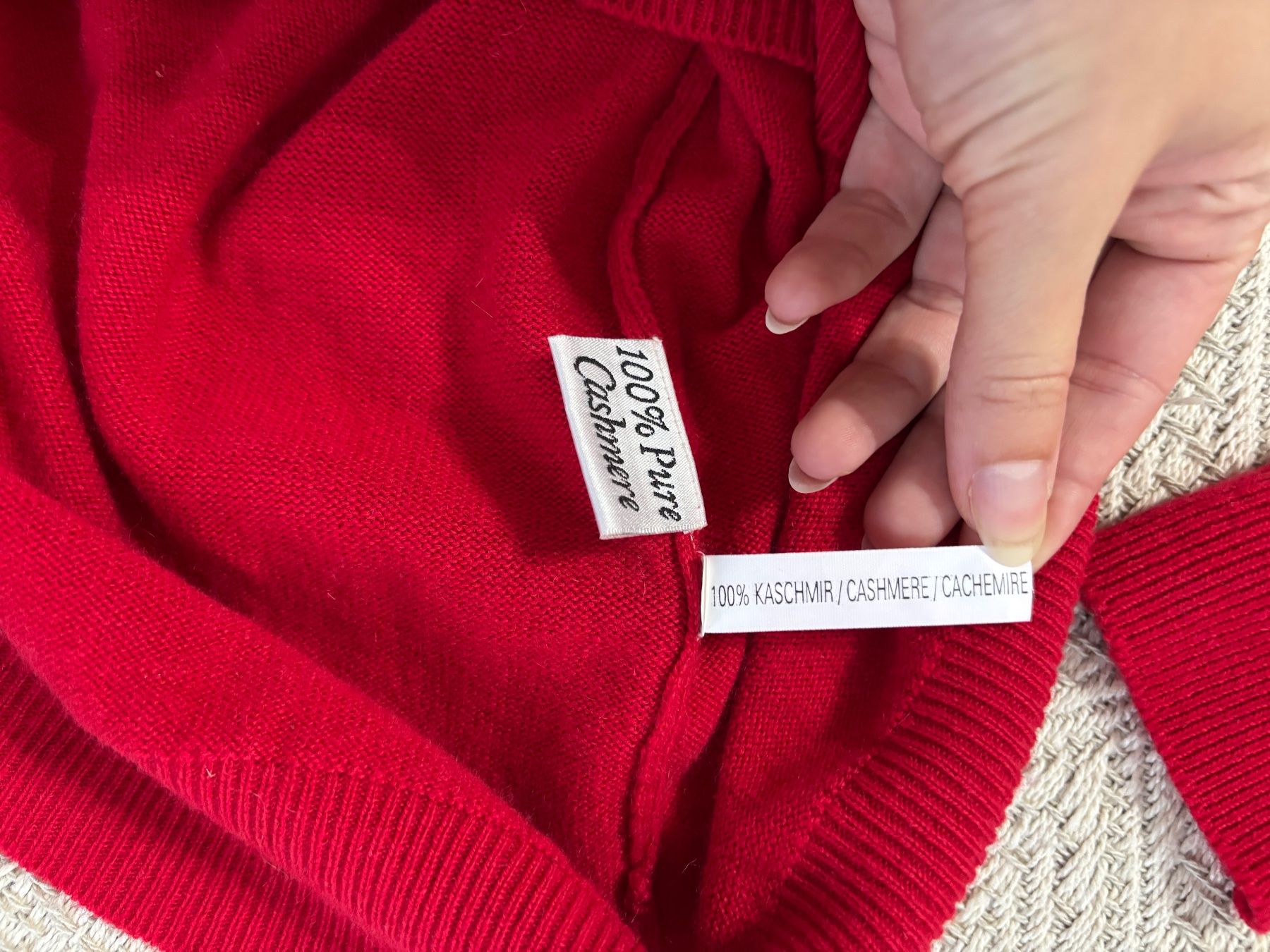 Pullover & Sweatshirts: Red cashmere pullover – Gebraucht aus Neuchâtel von dum_5xby 2
