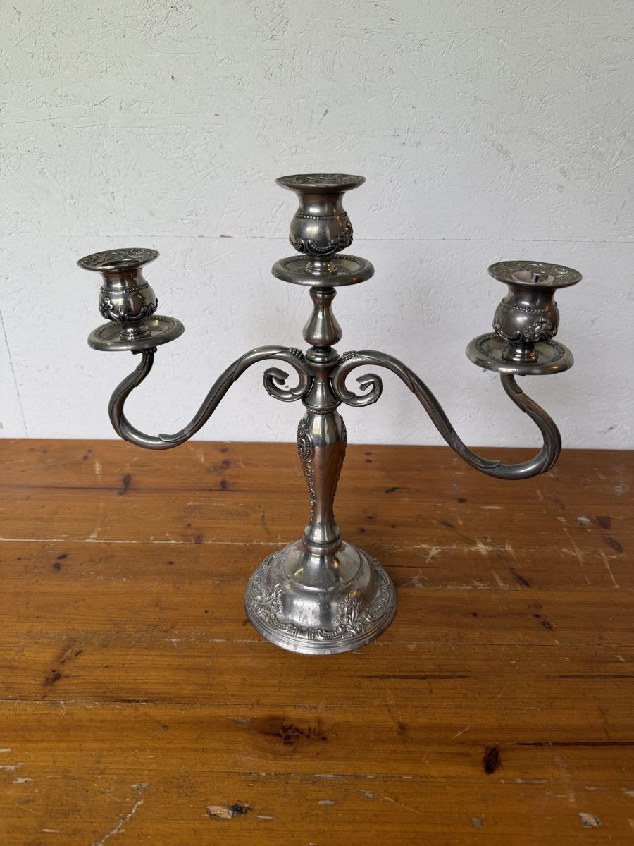 Portacandele: Eleganter 3-armiger Kerzenständer – Usato da Gurmels venduto da SwissShop21