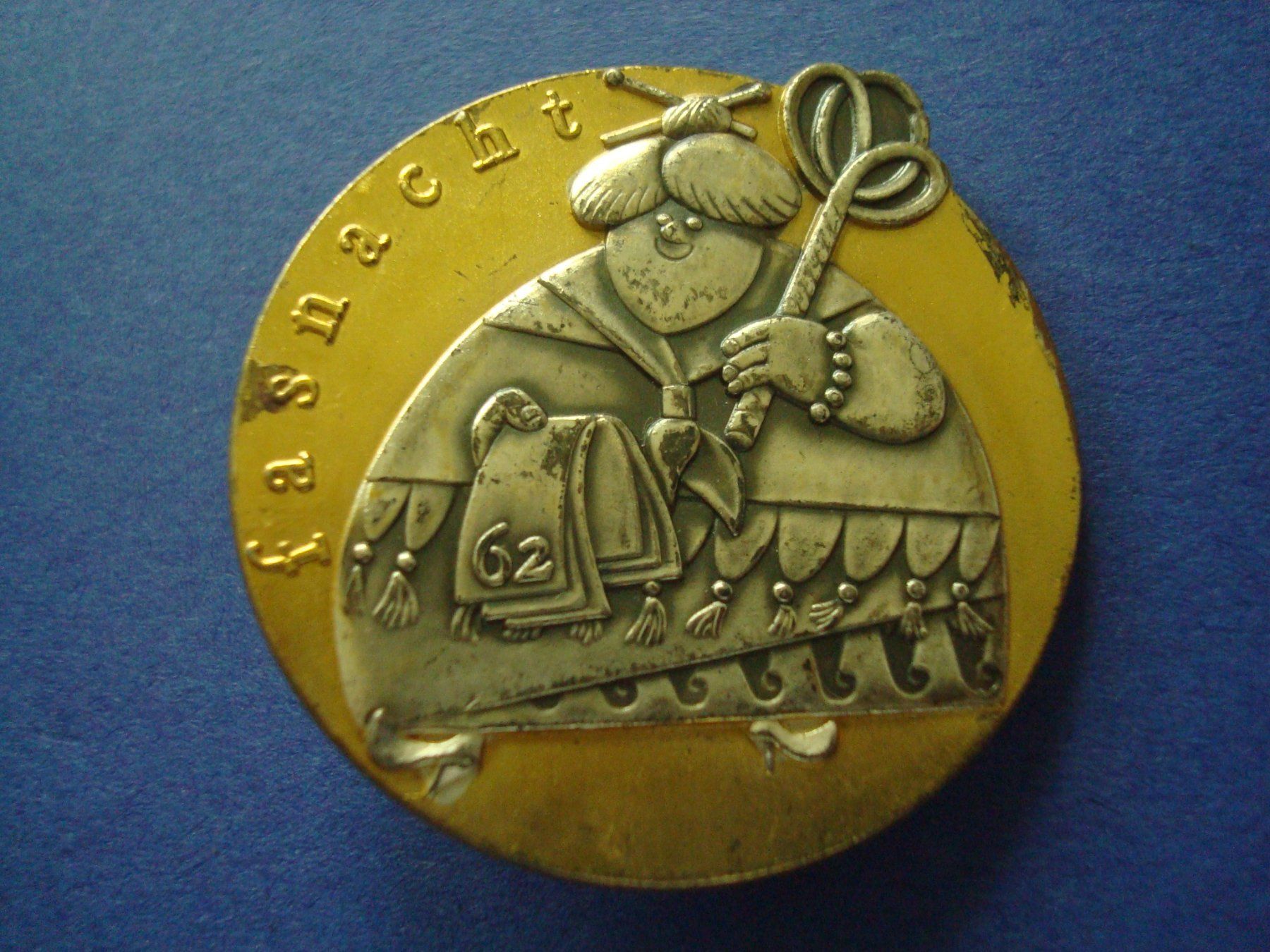 Placchette & Badge: Plakette Gold 1962 – Usato da Riehen venduto da Baerewaegli