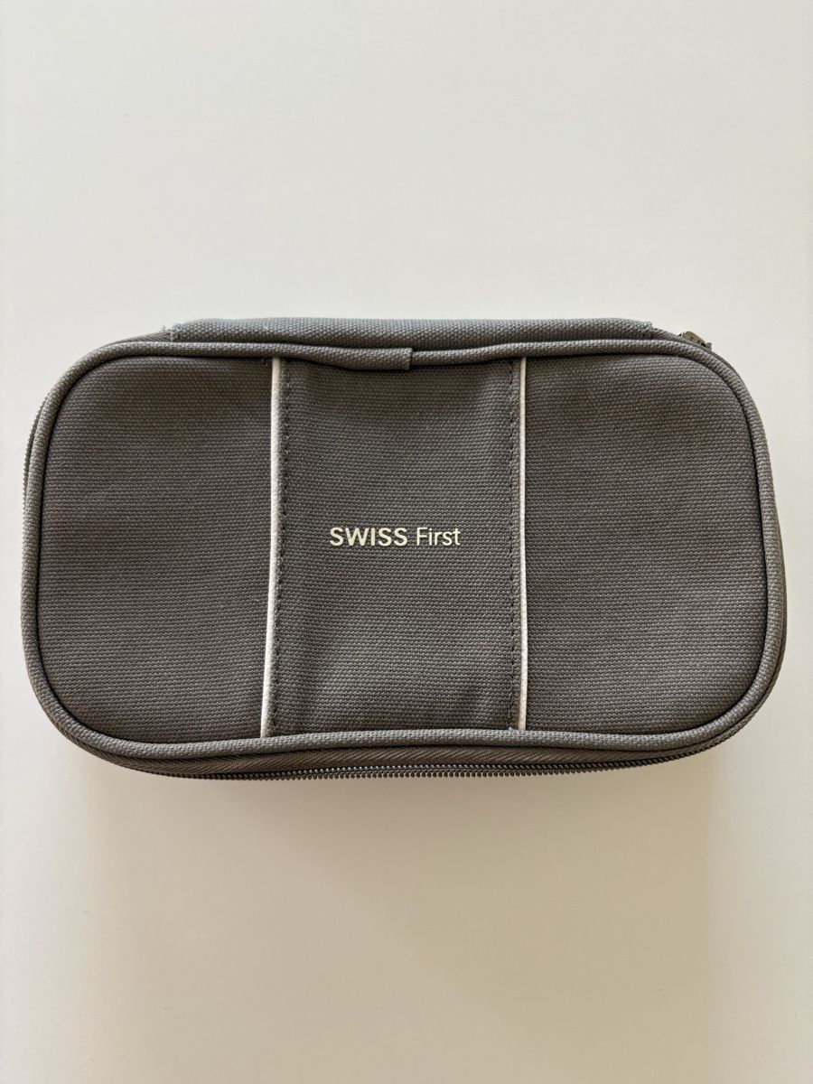 Custodie per cosmetici: Swiss First Necessaire - Grau – Usato da Zürich venduto da fioredivita