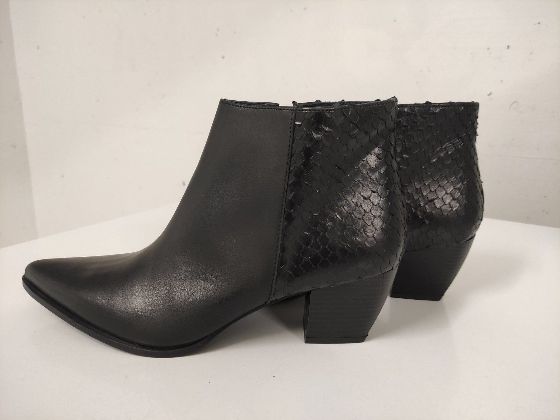 Damenschuhe: NEW Ankle boots black leather, 40 – Neu (gemäss Beschreibung) aus Sursee von Re.joy 4