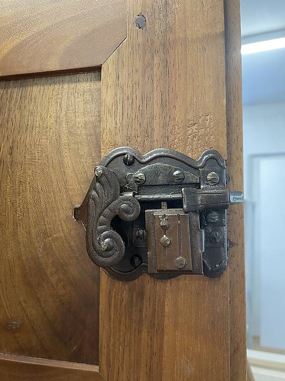 Armadi: Möbel Antiker Eckschrank / Eckkredenz Massivholz – Usato da Winterthur venduto da fst_gx8c 4