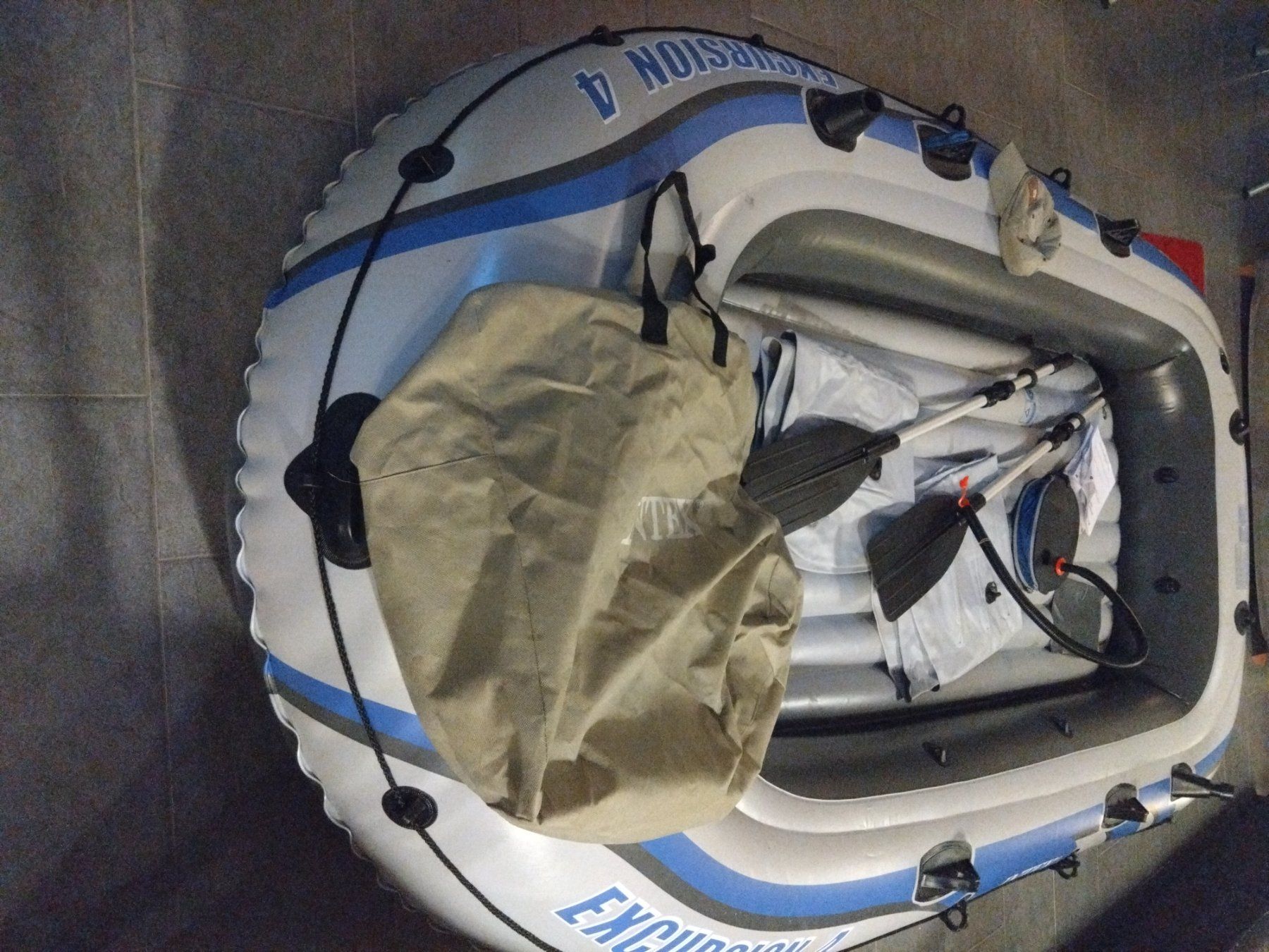 Boote: Schlauchboot INTEX Excursion 4 4 Personen neuwertig – Gebraucht aus Eglisau von Chrispoint