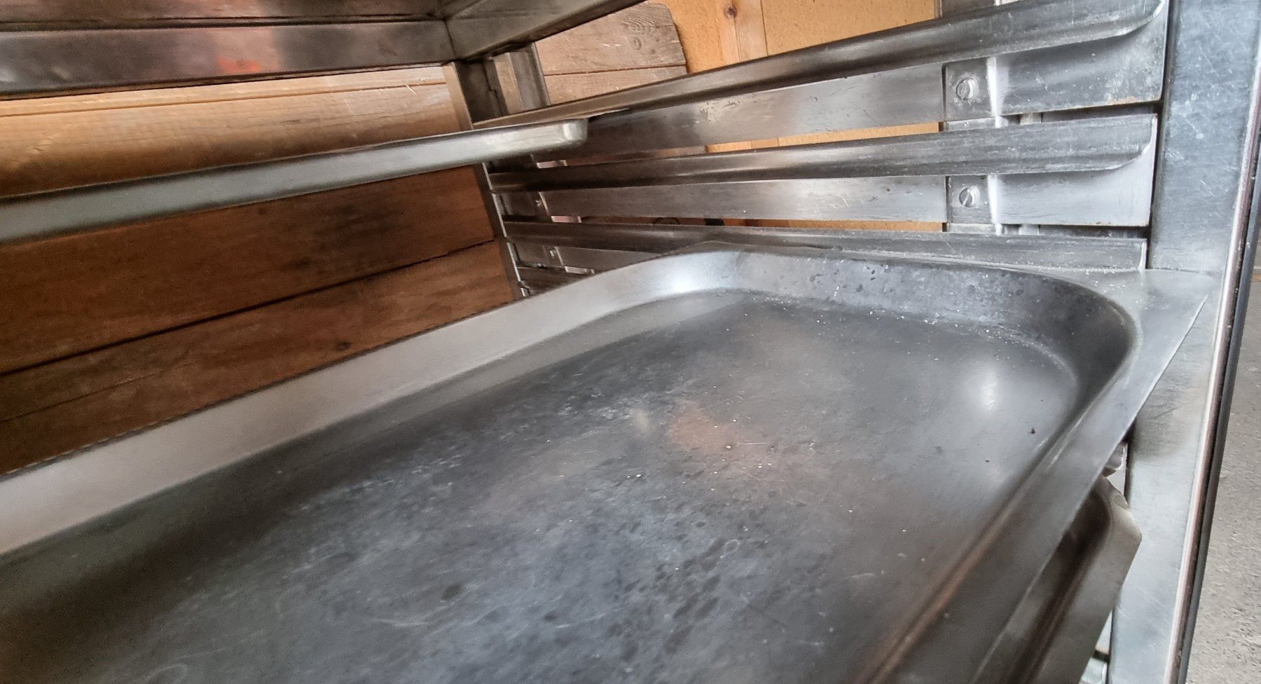 Cucine complete: Servierwagen Rollwagen aus Edelstahl mit Blechen Tabletts – Usato da Bern venduto da ros_v7ry 3