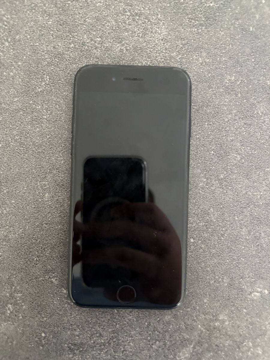Apple Telefoni cellulari / Smartphones: iPhone SE Schwarz 128 GB gebraucht – Usato da Bünzen venduto da Matom23 1