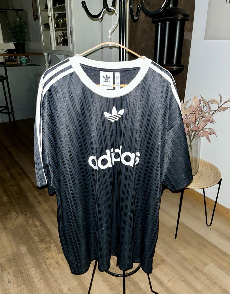 Adidas T-shirt: Adidas Adicolor t-shirt  – Nuovo (secondo la descrizione) da Perrefitte venduto da lulusphere