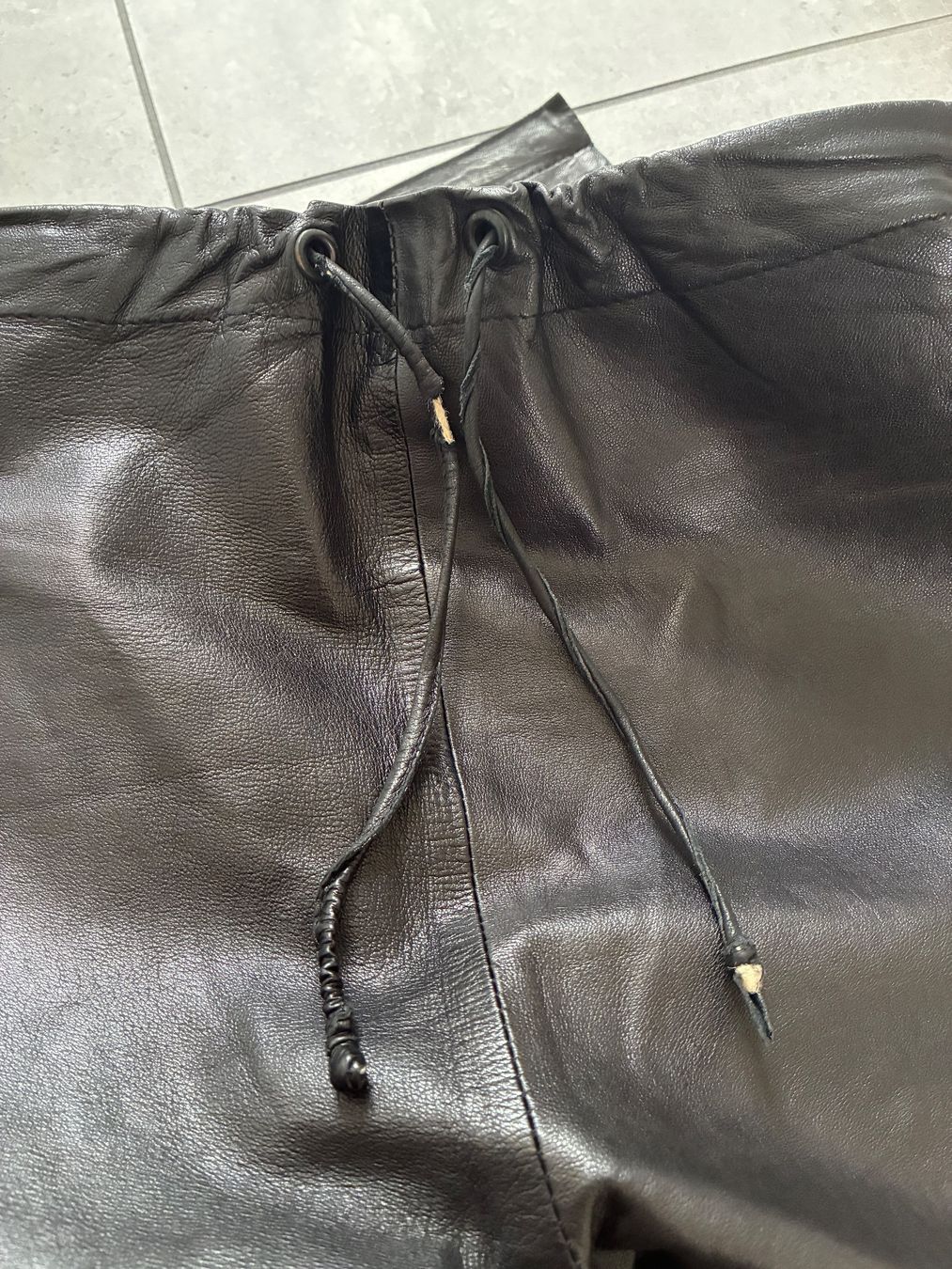 Gucci Pantalons: Gucci Lederhose, schwarz, Grösse 54 – D'occasion à Carona par LaDark11 9