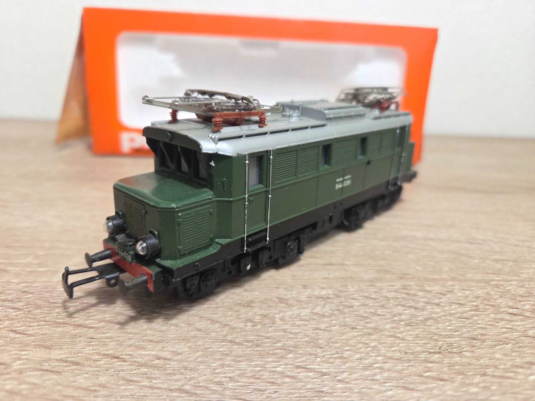 Märklin Modellini di ferrovie: Primex 3008 E-Lok E44 DB H0 – Usato da St-Aubin-Sauges venduto da Lo_Go 2