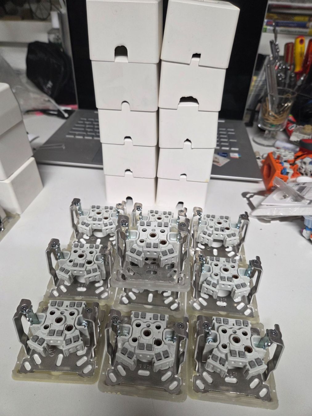 Spine: T15 Steckdose Typ15 AP Feller – Usato da Zürich venduto da Alibaba1234 1