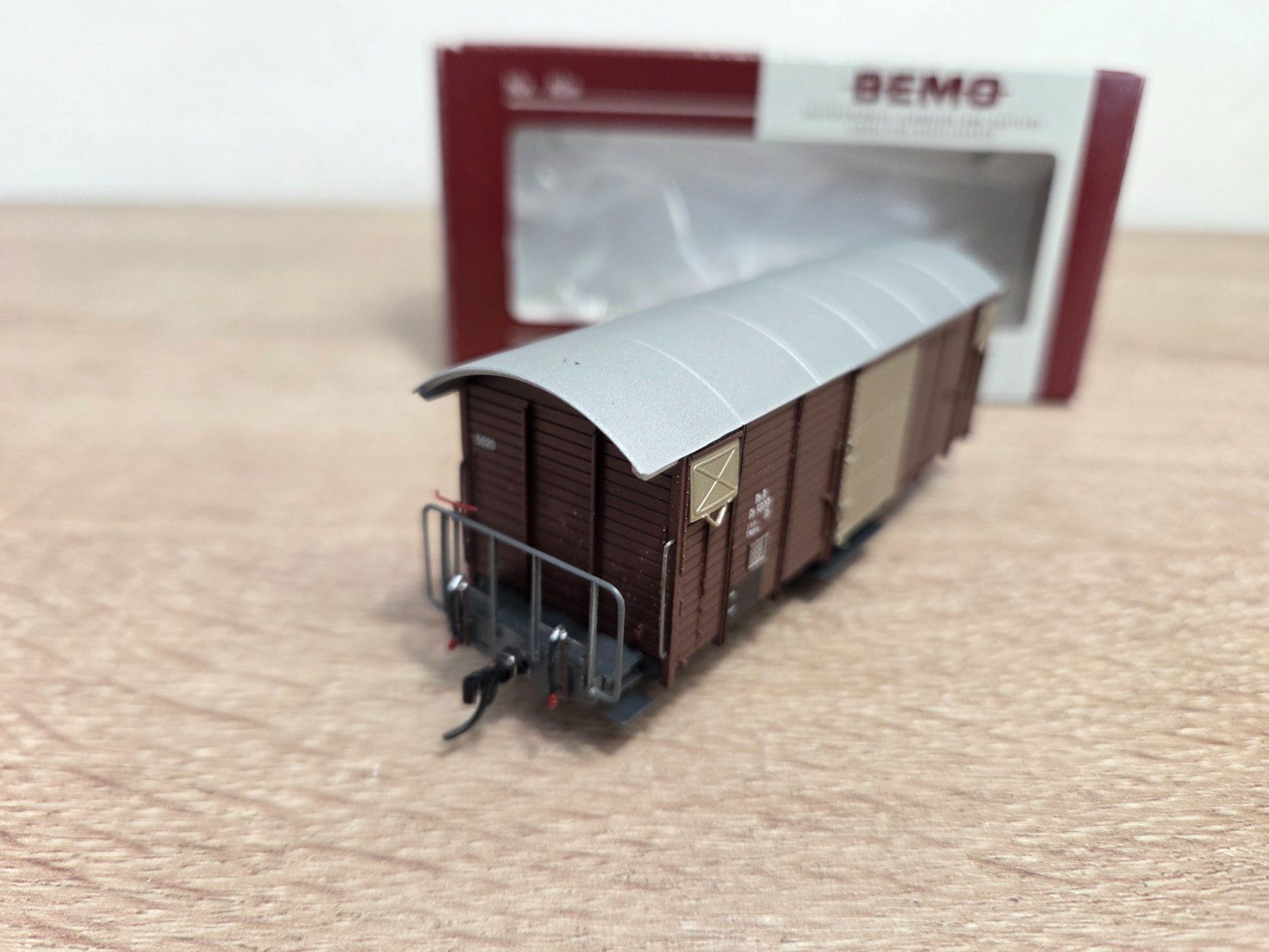 Bemo Modellini di ferrovie: Bemo 2250 100 Güterwagen RhB H0m – Usato da St-Aubin-Sauges venduto da Lo_Go 2