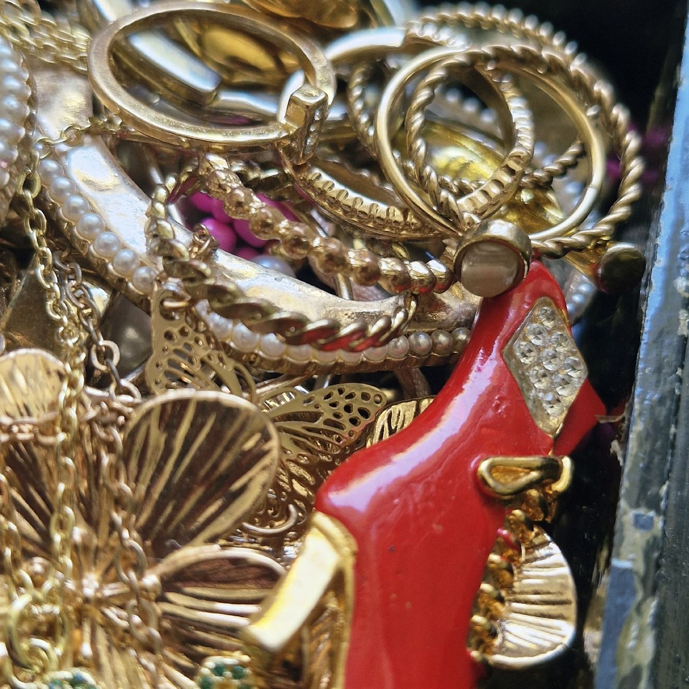 Altri gioielli: boîte à bijoux mystères dorée  – Usato da Neuchâtel venduto da yas_zdb7 2