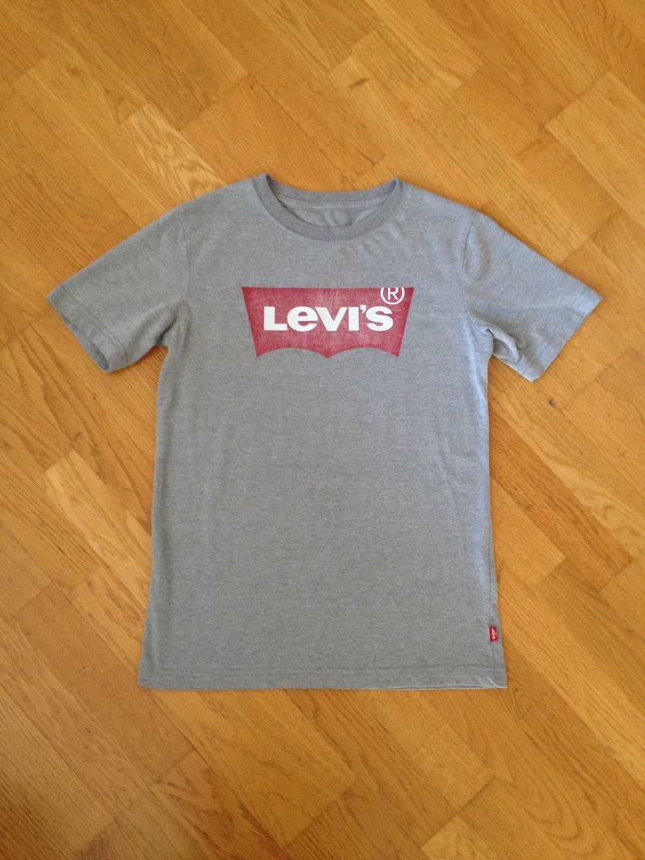 Levi's T-Shirts: Tshirt Levis – Gebraucht aus Dübendorf von Fip05