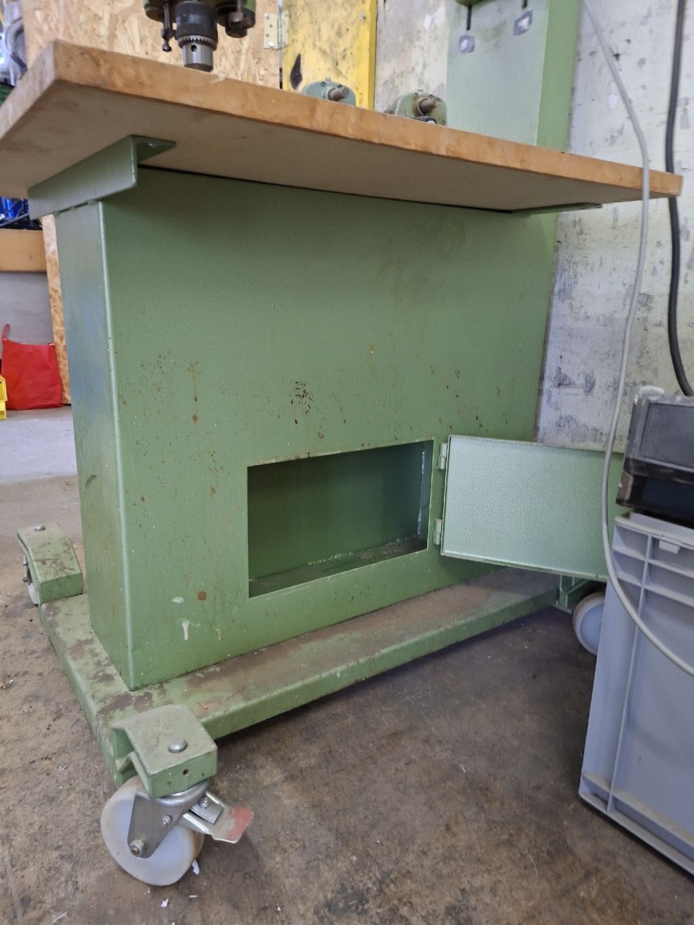 Tutte le macchine: Spindelstandbohrmaschine – Usato da Betschwanden venduto da NickiSpeich 2