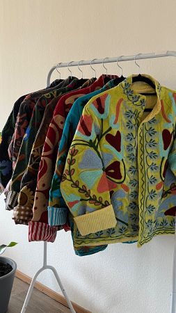 Veste brodée artisanale d’Inde – pièce unique ✨
