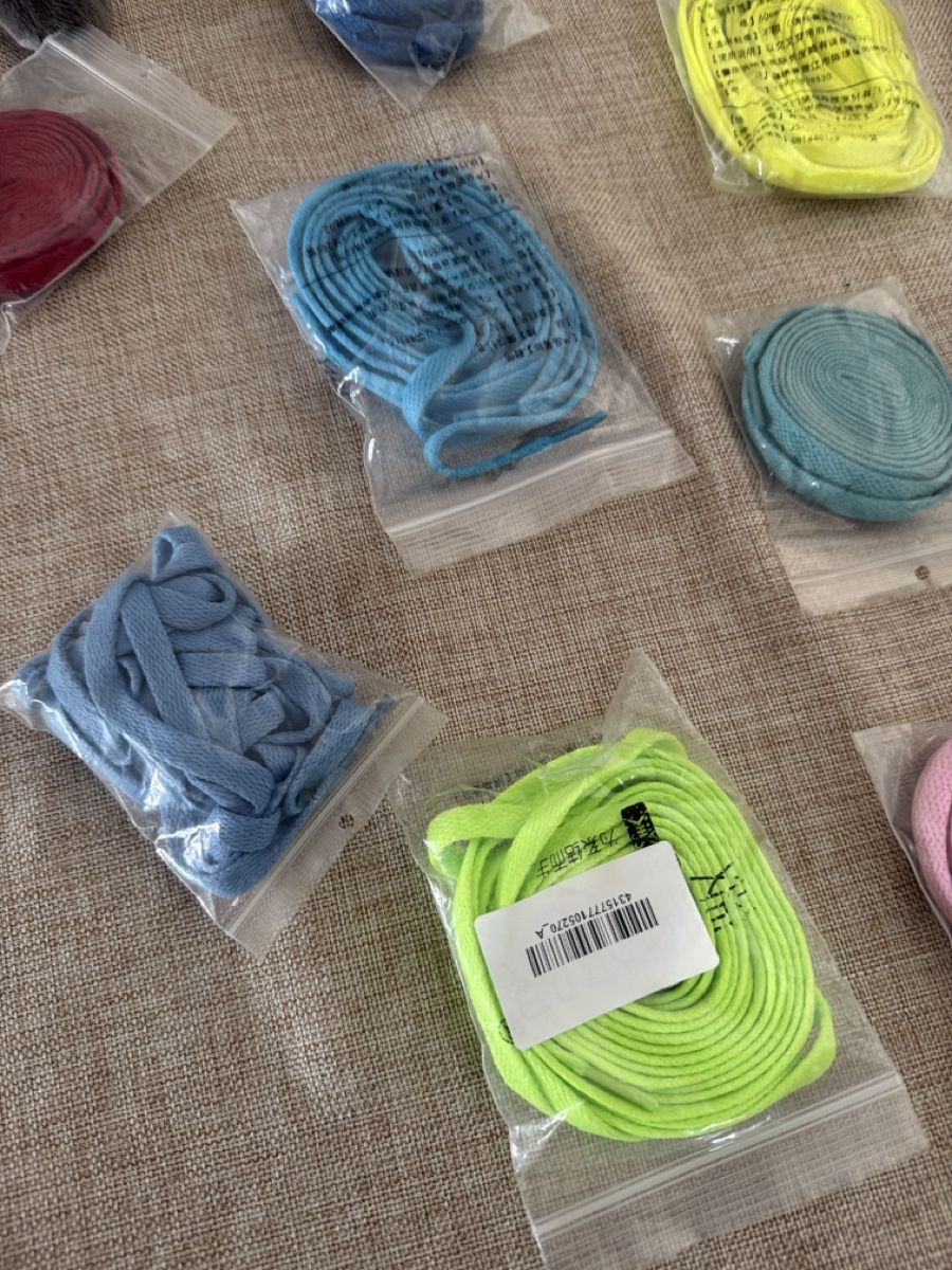 Sonstiges zum Basteln & Handarbeiten: Schnuersenkel Set neu verschiedene Farben – Neu (gemäss Beschreibung) aus Wetzikon ZH von ShopFaster 2
