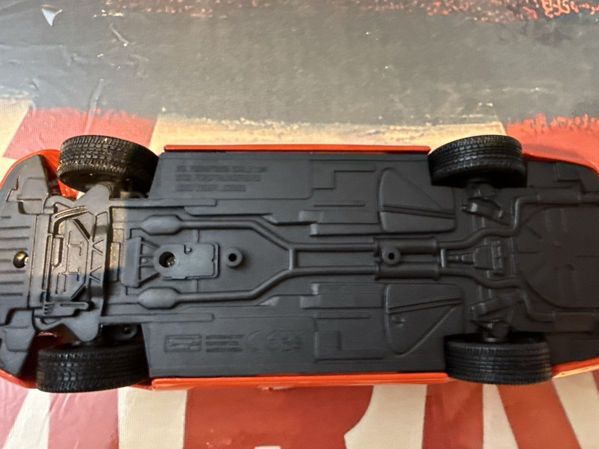 Ford Modellini d'auto: James Bond 007 2002 Ford Thunderbird Die Another Day Auto 1: – Nuovo e nell'imballaggio originale da Basel venduto da Zomeg 3