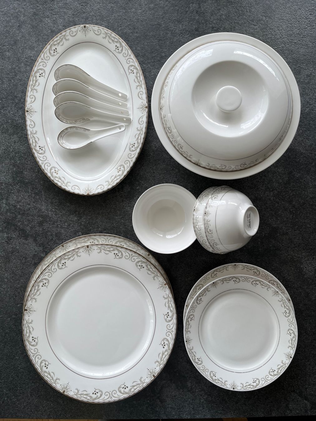 Set di piatti: LONGDA Geschirrset aus Fine Bone China - 16 Stück – Usato da Kilchberg ZH venduto da Simple.Life