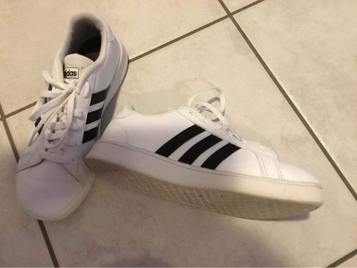 Adidas Scarpe per ragazzi: Adidas Turnschuhe Gr. 34 – Usato da Triesen venduto da Trisuna 2