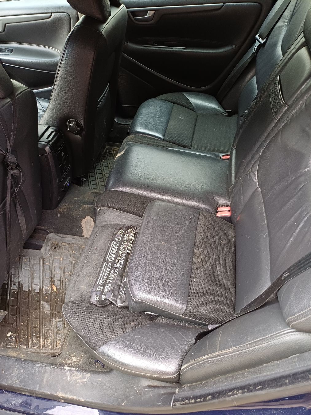 Volvo Automobili: Volvo V70 D5 AWD – Difettoso da Gipf-Oberfrick venduto da LuuserSieche2004 5