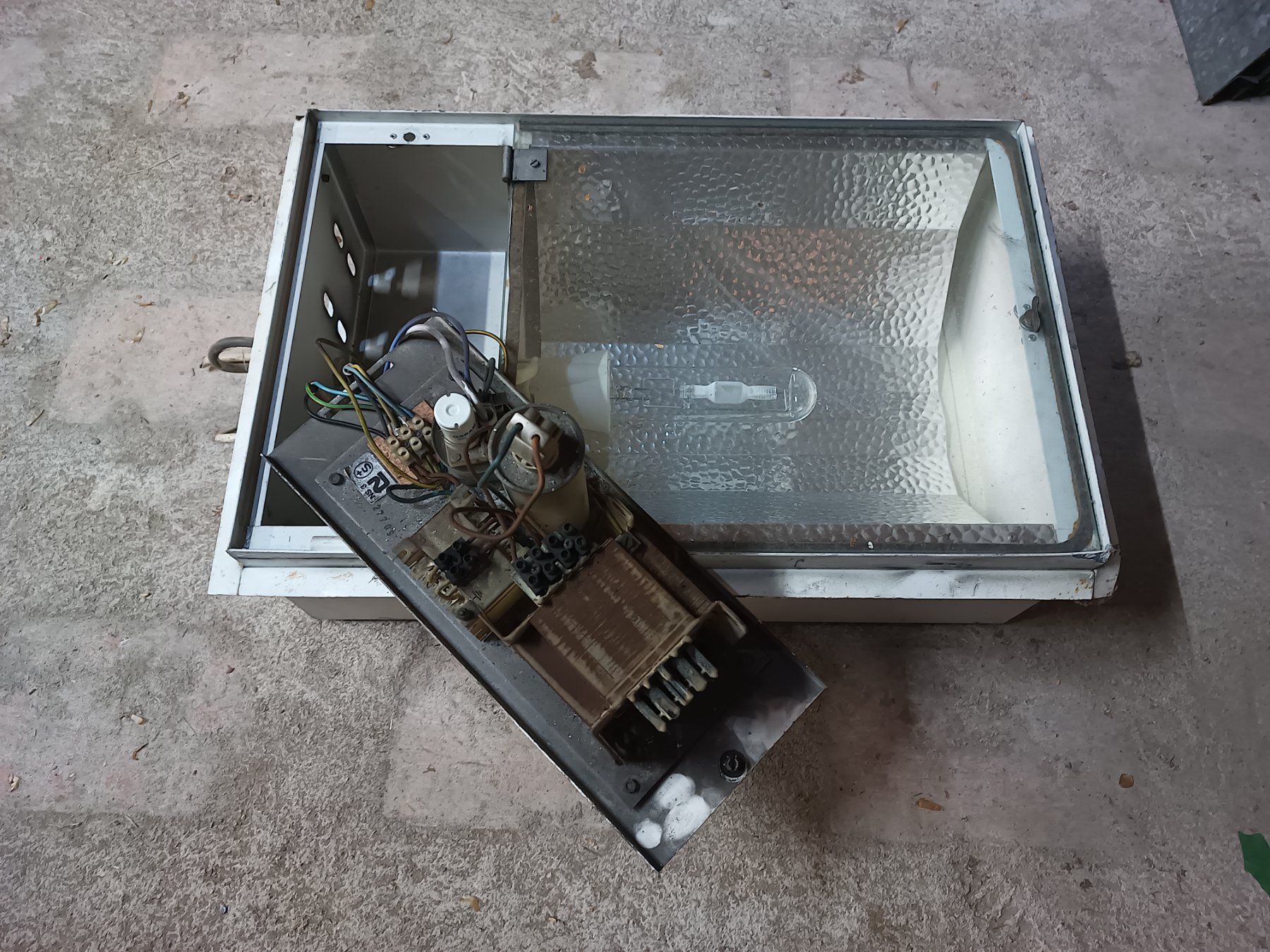 Lampen: Projecteur/lampe, éclairage de plafond – Gebraucht aus La Russille von Arben2004 2
