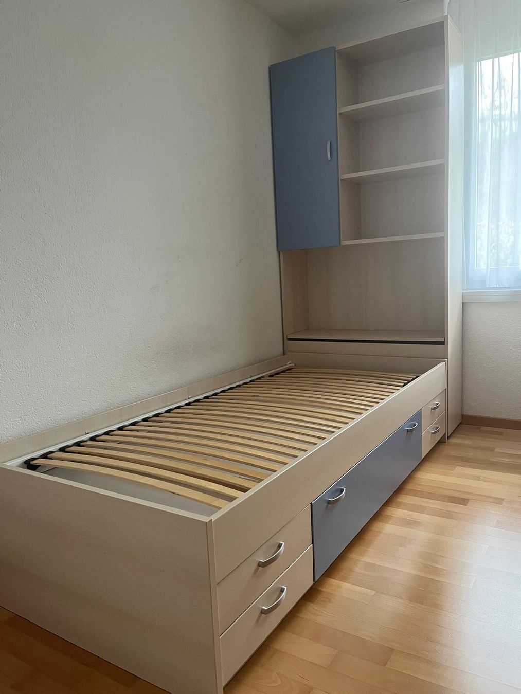Letti: Bett inkl. Lattenrost und Regal – Usato da Zell LU venduto da GRCL