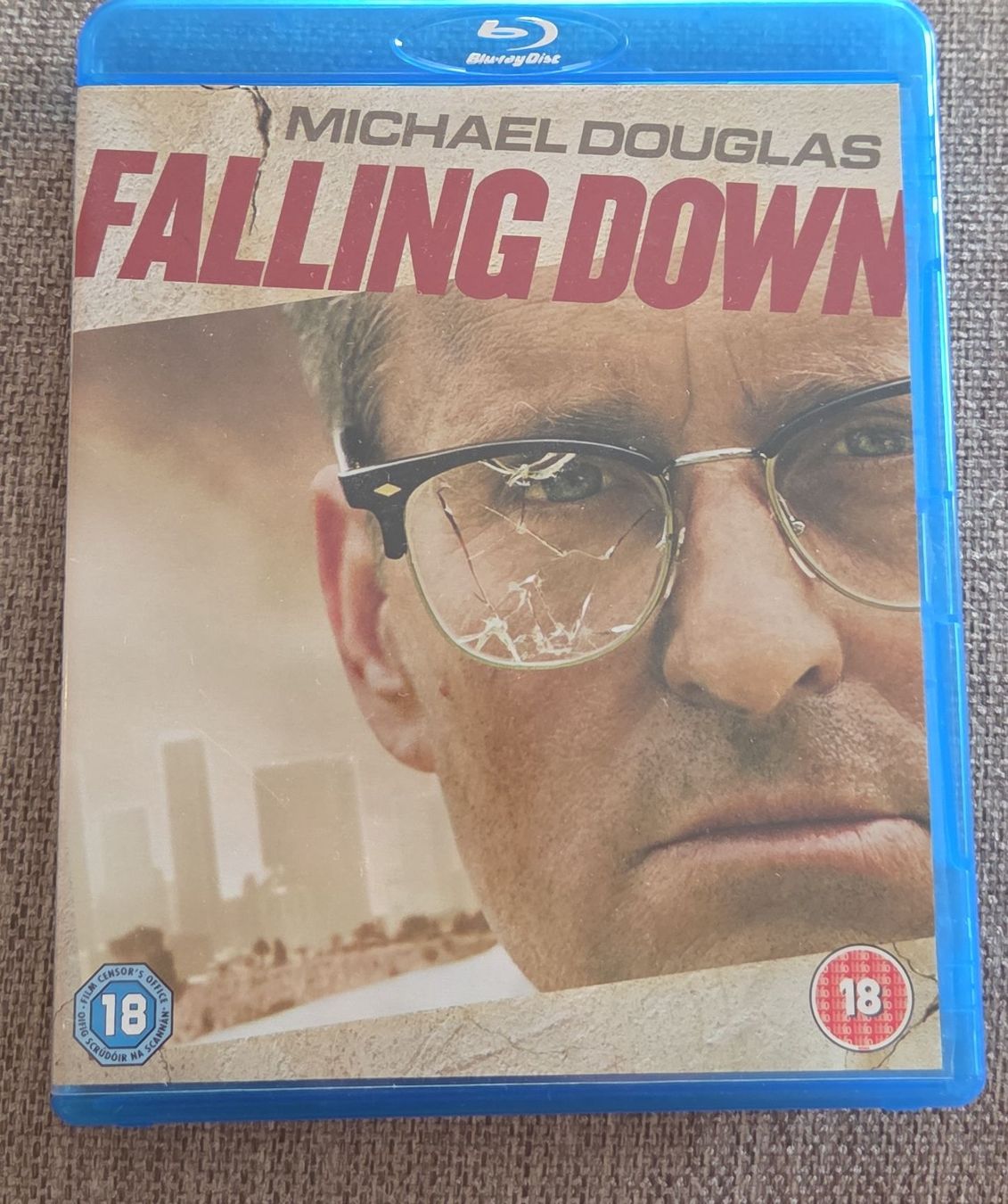 Tous les DVDs: Falling Down Blu-ray Michael Douglas  – D'occasion à Fehraltorf par mugr01