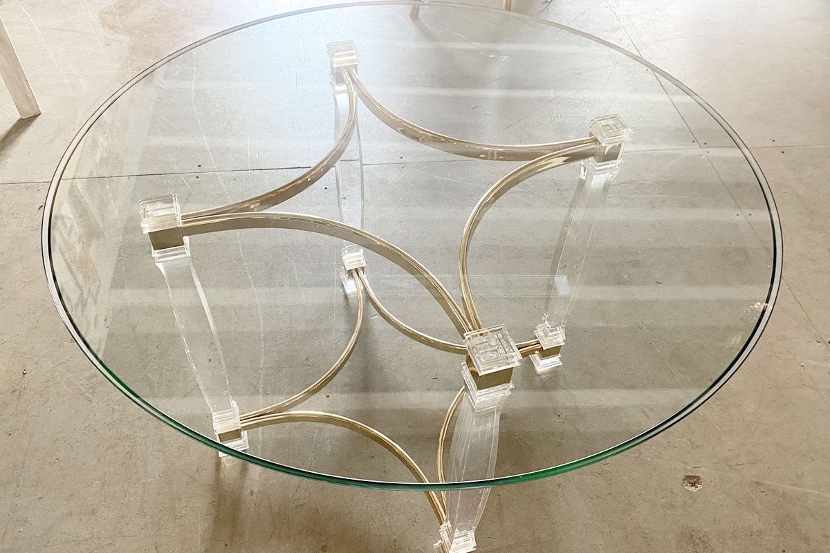 Tavoli: Runder Design Tisch Glasplatte Acrylglas Messing Gestell – Usato da Ballwil venduto da ClassicGallery 3