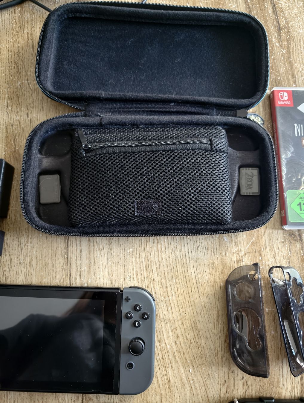 Nintendo Console: Nintendo Switch + Accessoires  – Usato da Bern venduto da mir_kf2q 1