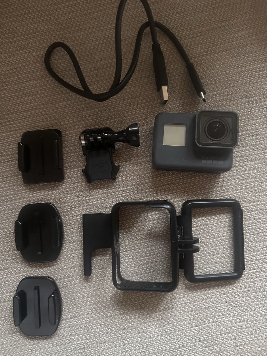 Gopro Action Cam: GoPro Hero 6 Black + Accessories – Nuovo (secondo la descrizione) da Zürich venduto da chayen