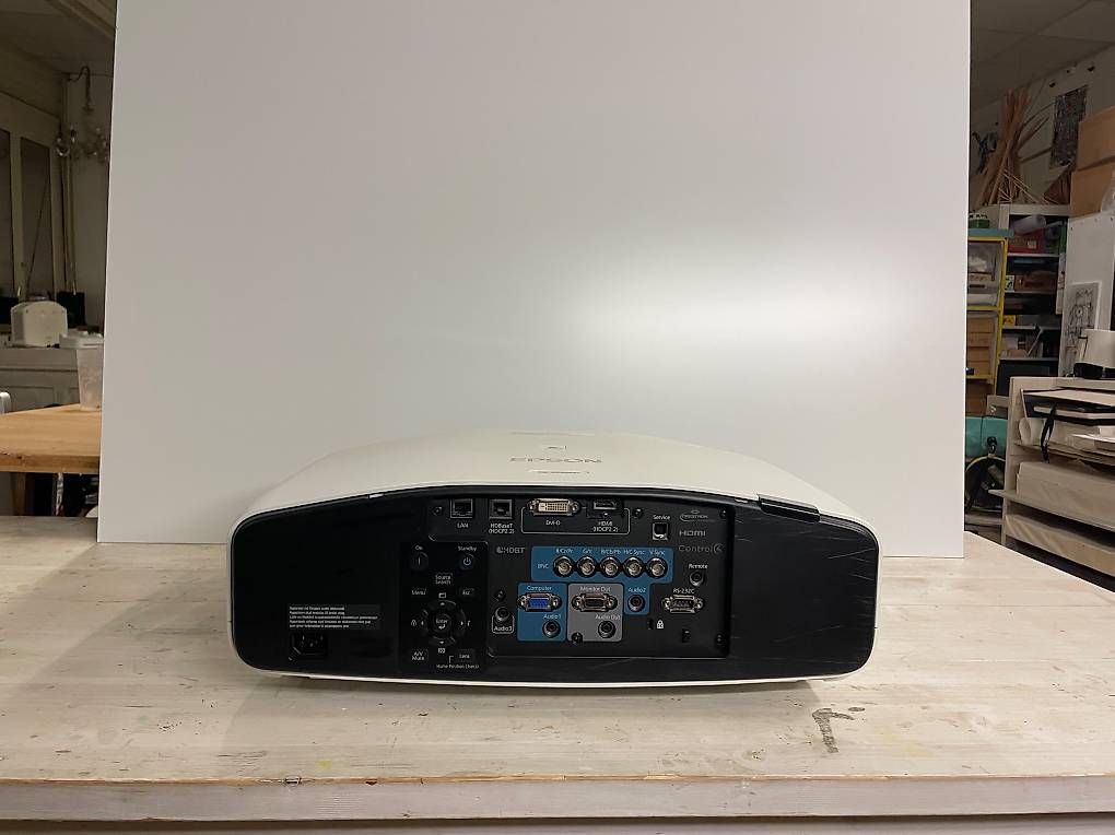 Epson Videoprojektoren: Epson EB-G7400U Profi-Beamer 850.- – Gebraucht aus Allschwil von joe_gql9 1