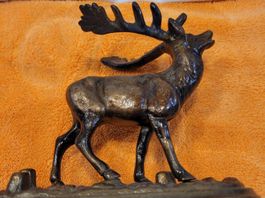 HIRSCHFIGUR AUF EINEM /MESSING ODER KUPFERSOCKEL 60-Er