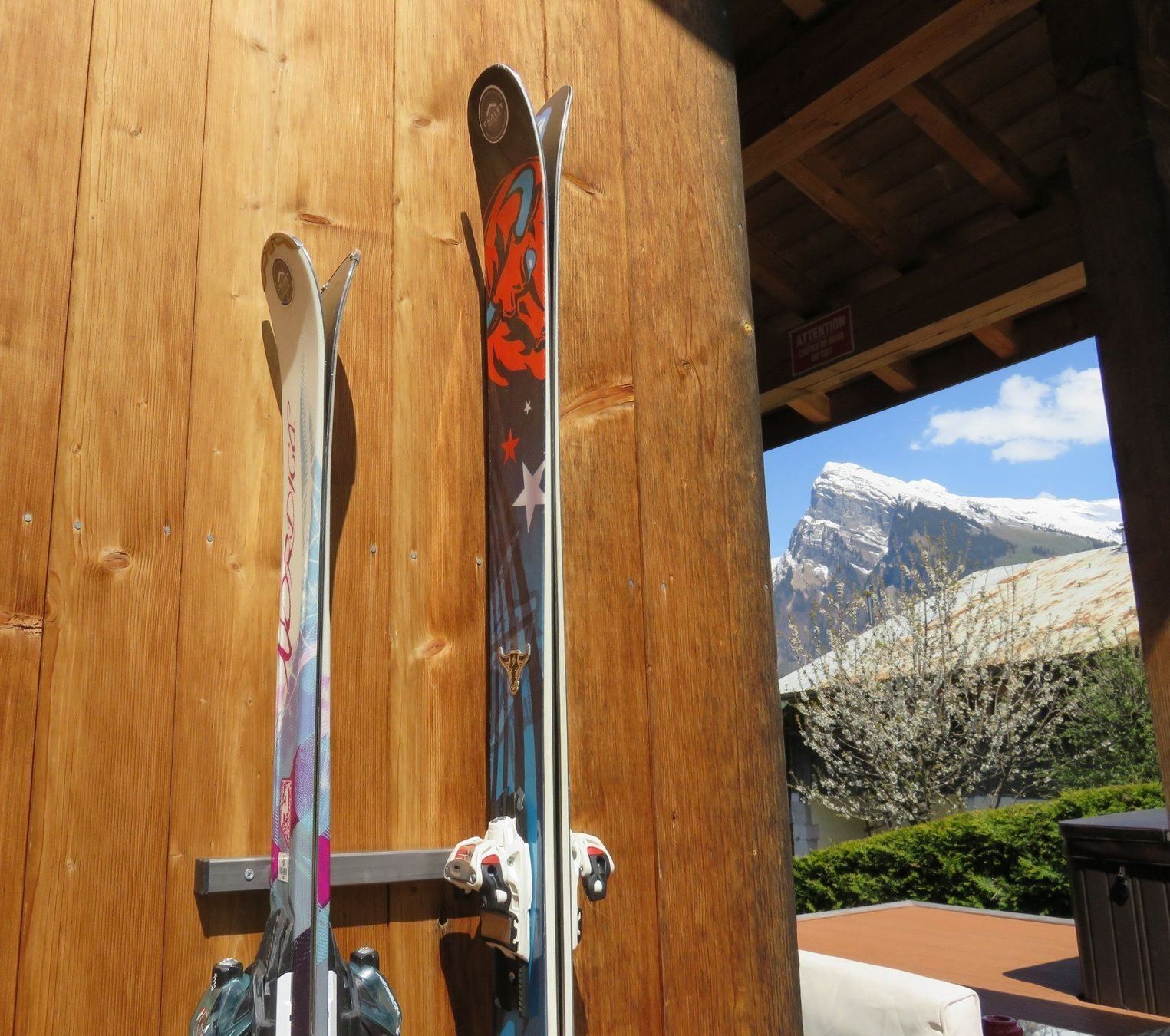 Sci: Kit de rangement mural 2 paires de ski – Nuovo e nell'imballaggio originale da Mettmenstetten venduto da Ollivier 2