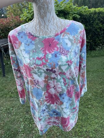 Pullover Gr. S Blumen Flauschig Bequem kuschelig Boutique 60