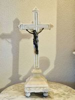 Wunderschönes antikes Marmorkreuz mit Jesusfigur