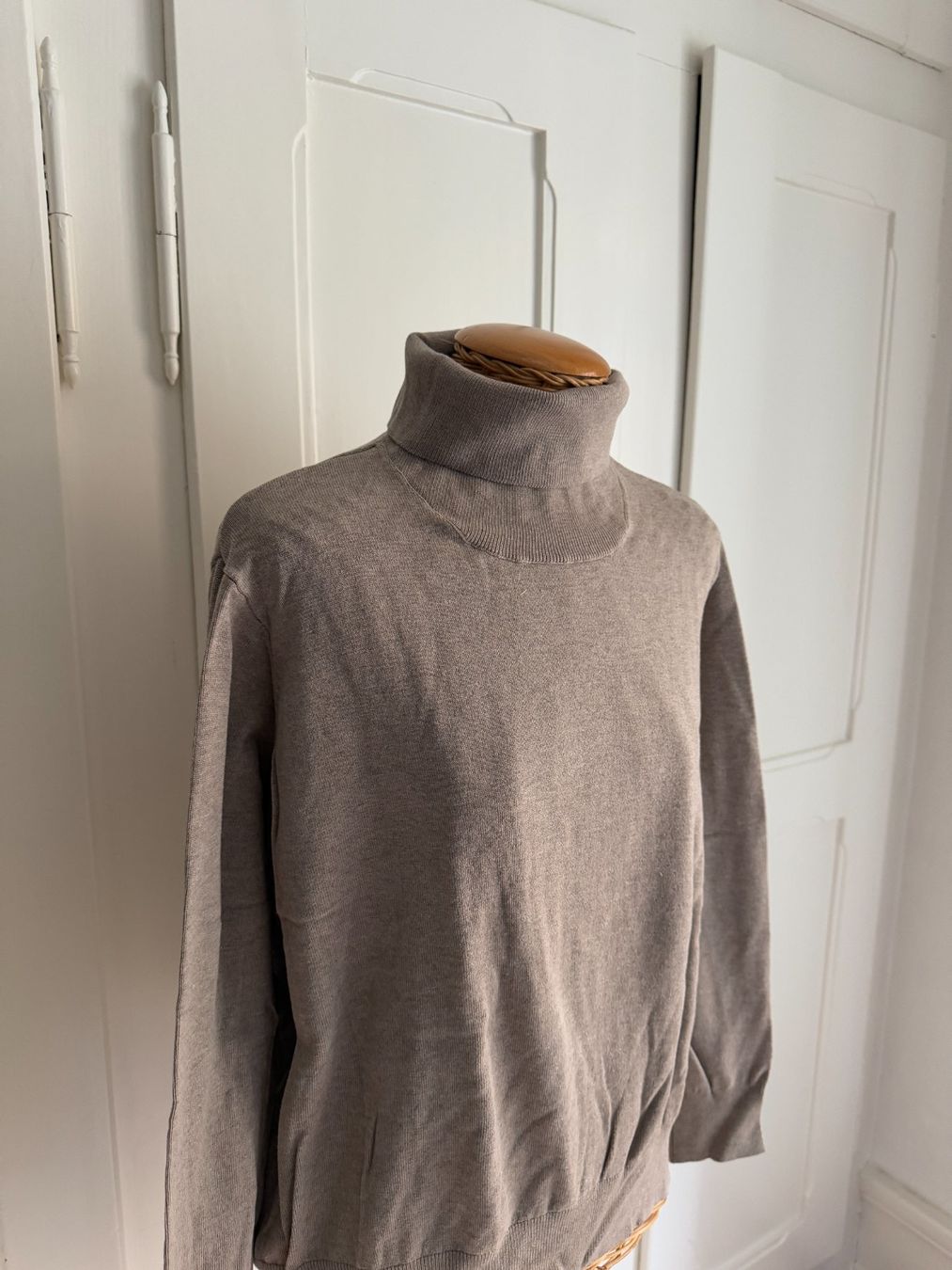 Pullover & Sweatshirts: Feinstrick Rollkragenpullover taupe L – Gebraucht aus Zürich von Diazaio 1