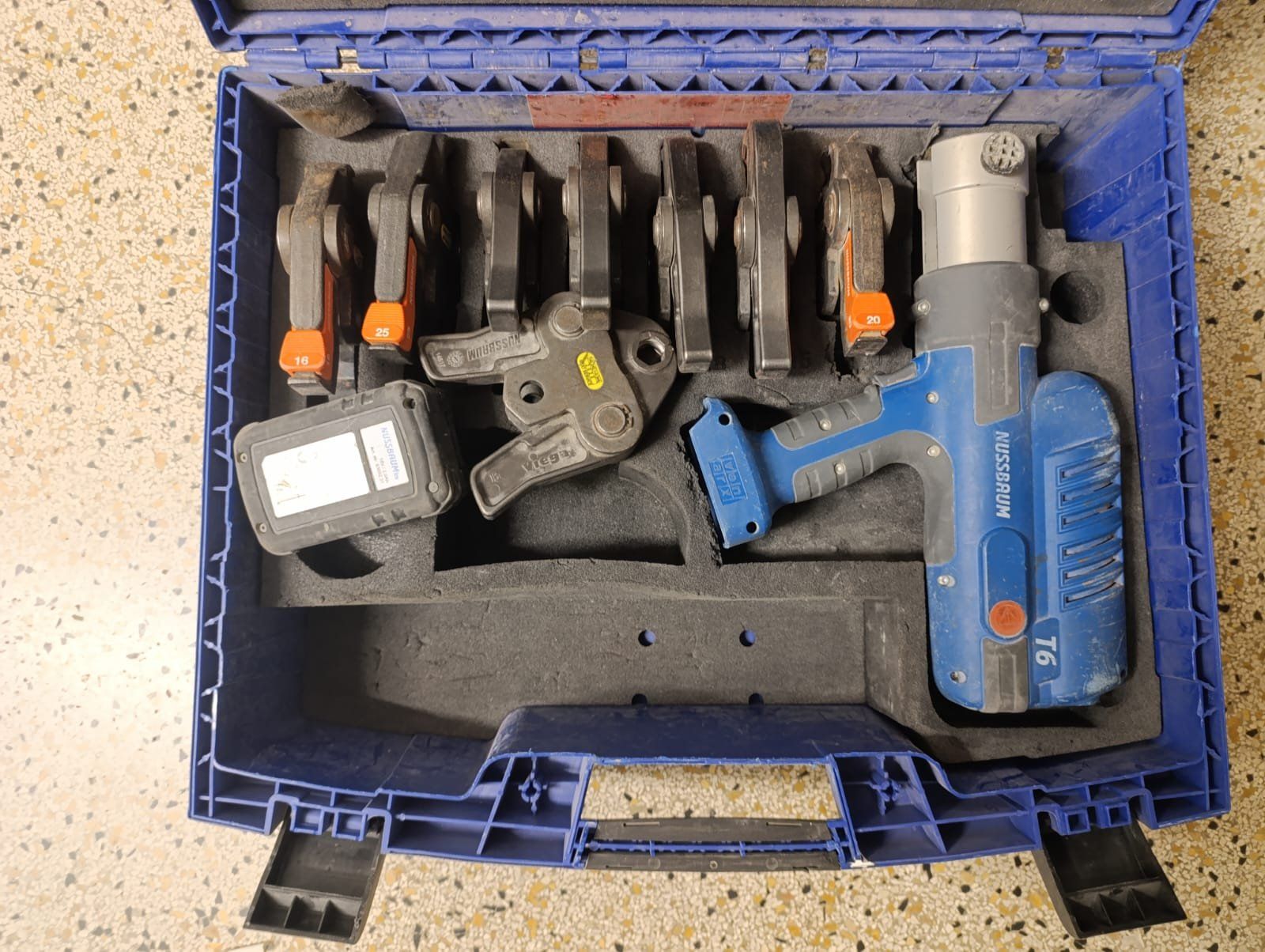 Tous les outils: Nussbaum Presswerkzeug T6 – D'occasion à Studen BE par Paplo