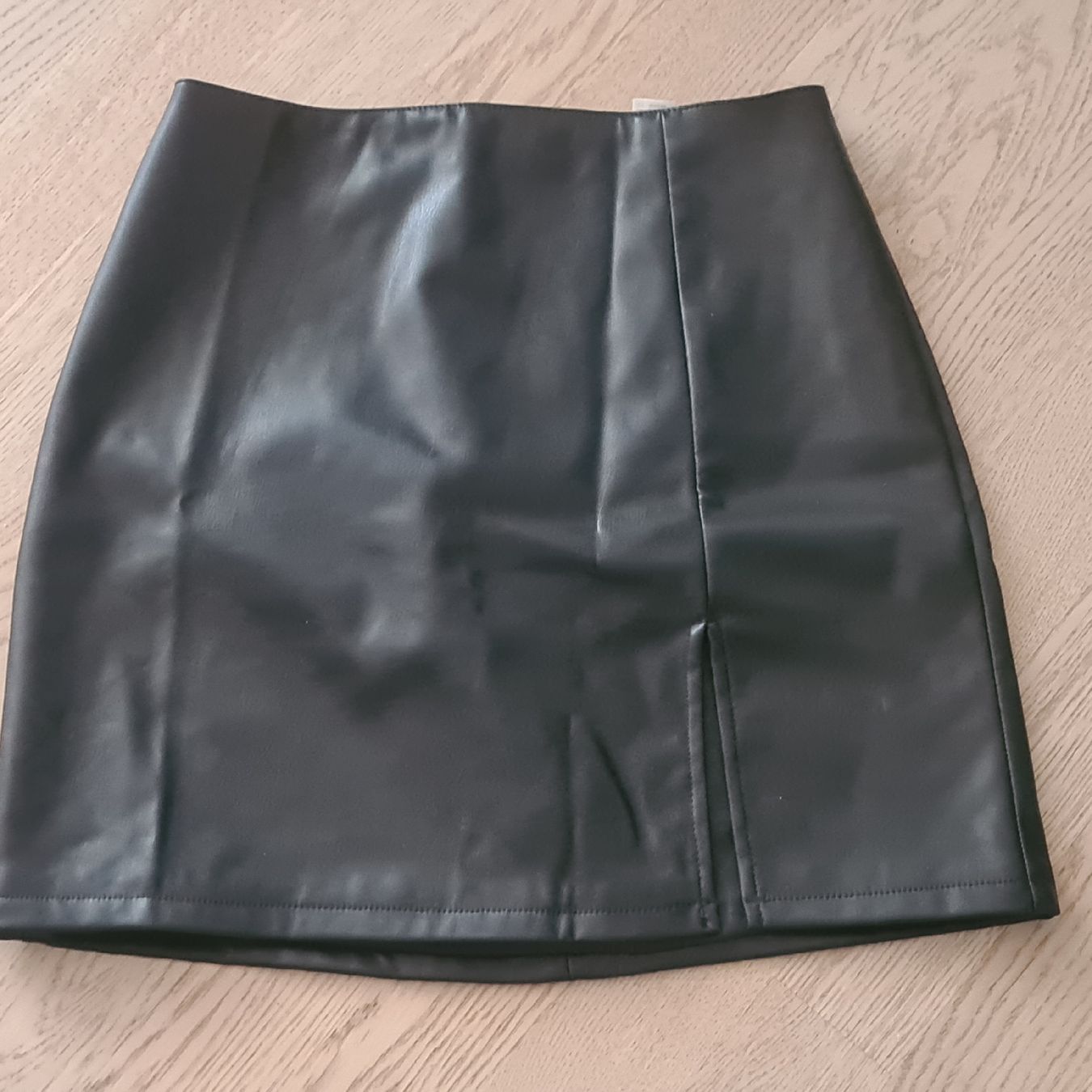 H&M Gonne: Mini Jupe Gr. 36 Imitation Leder – Usato da Steinen venduto da turbogeiss99 1