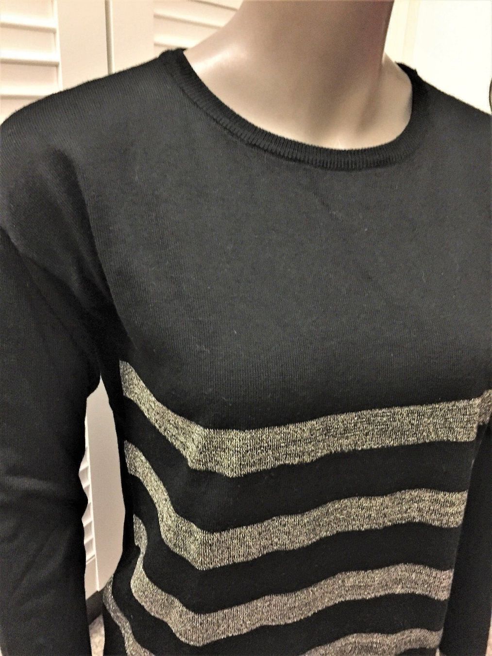 Maglioni & Felpe: Feinstrick Pullover schwarz, Lurexstreifen, GrS 36-38 – Usato da Adliswil venduto da eri.40 1