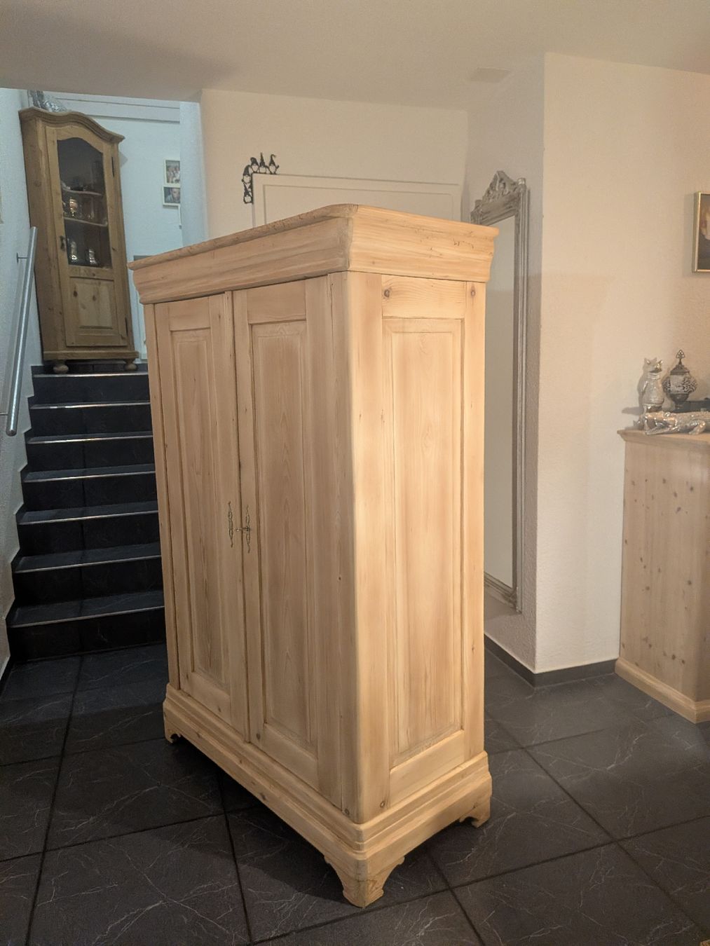 Armadi: Wunderschöner antiker Schrank restauriert – Usato da Hofstetten SO venduto da fam_9yzy 4