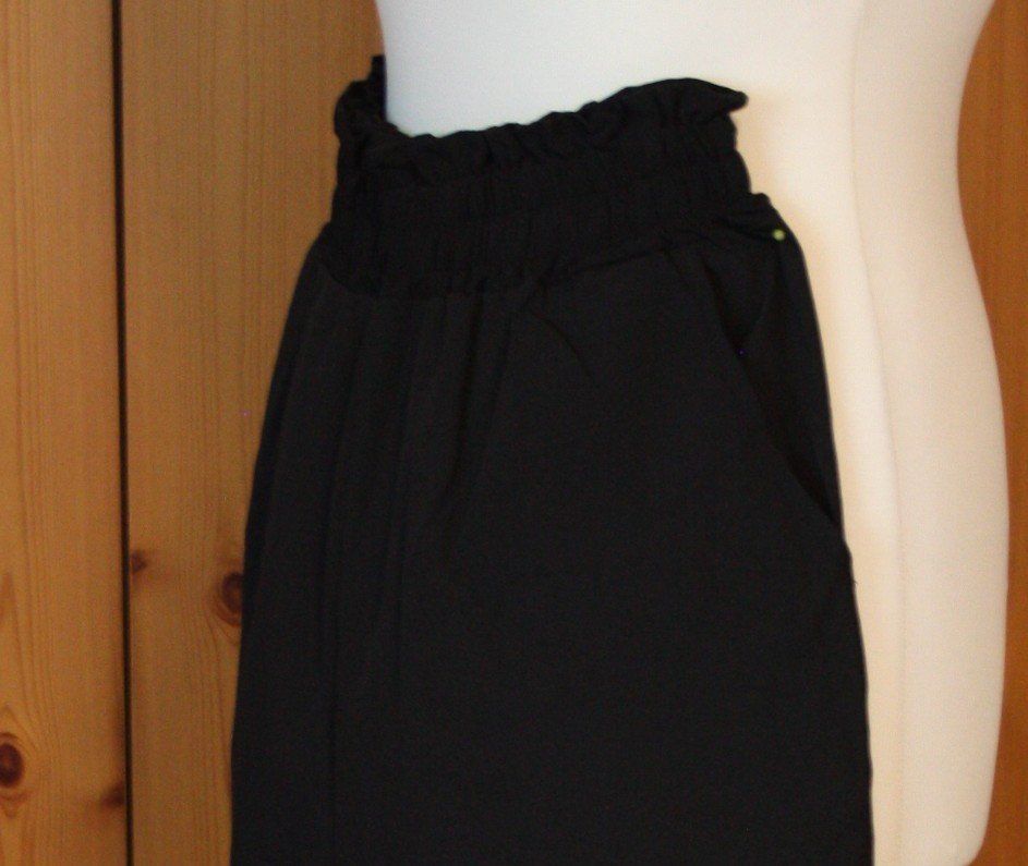 Pantaloni: Leichte Sommer-Hose m. elastischem Bund schwarz Gr. L – Usato da Flüelen venduto da Diversicum-Textil 3