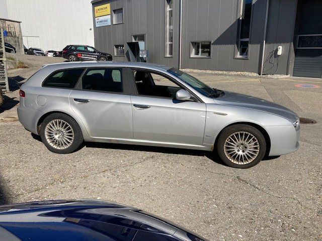 Alfa Romeo Automobili: Alfa Romeo 159 SW 2.4 JTD 20V – Usato da Frauenkappelen venduto da Autohaus-Bern 4