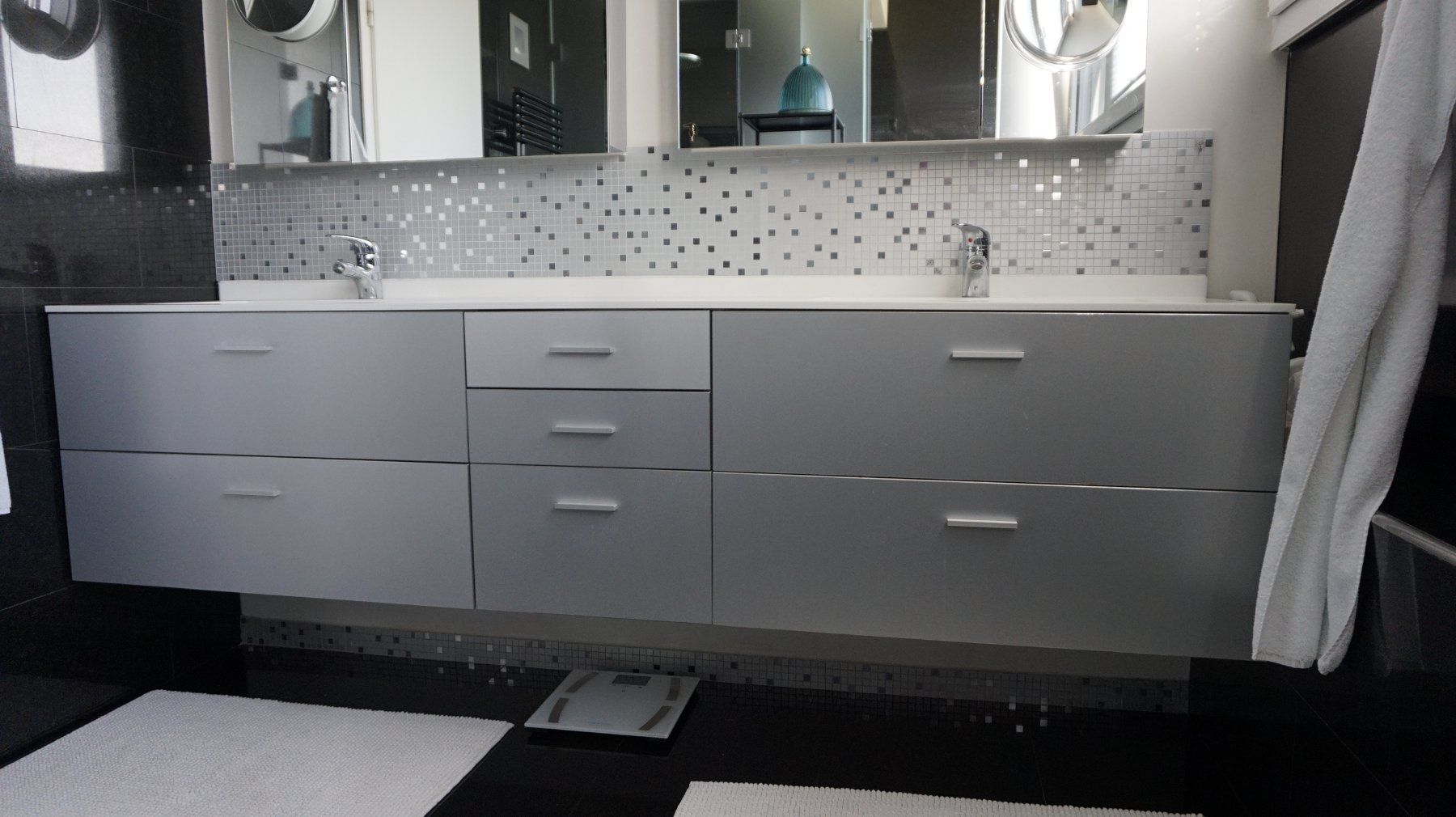 Mobili per bagno: Doppelwaschbecken mit Unterschrank Hängend – Usato da Röschenz venduto da anklint