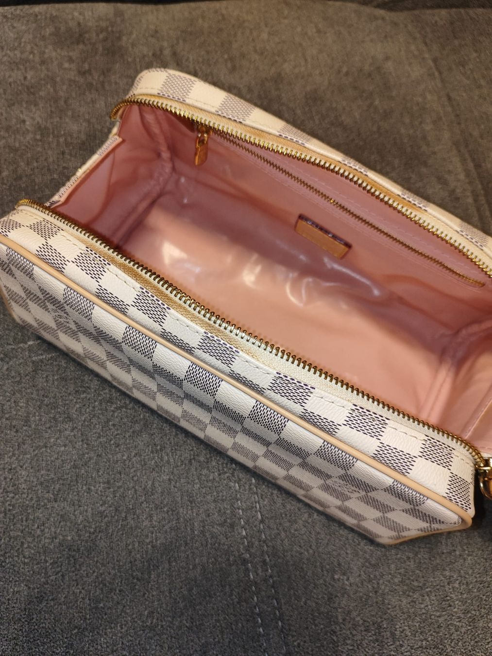 Louis Vuitton Kosmetikkoffer: Authentic Louis Vuitton Damier Azur Toiletry – Neu (gemäss Beschreibung) aus Niederhasli von mas_qg2w 5