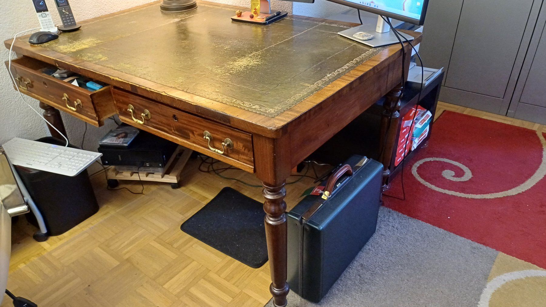 Scrivanie: Antiker Bürotisch – Usato da Zollikerberg venduto da Kaugo 1