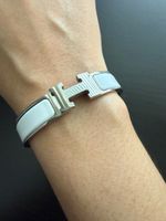 Elegante Hermès H Armspange Weiss/Silber – Zeitlos schoen